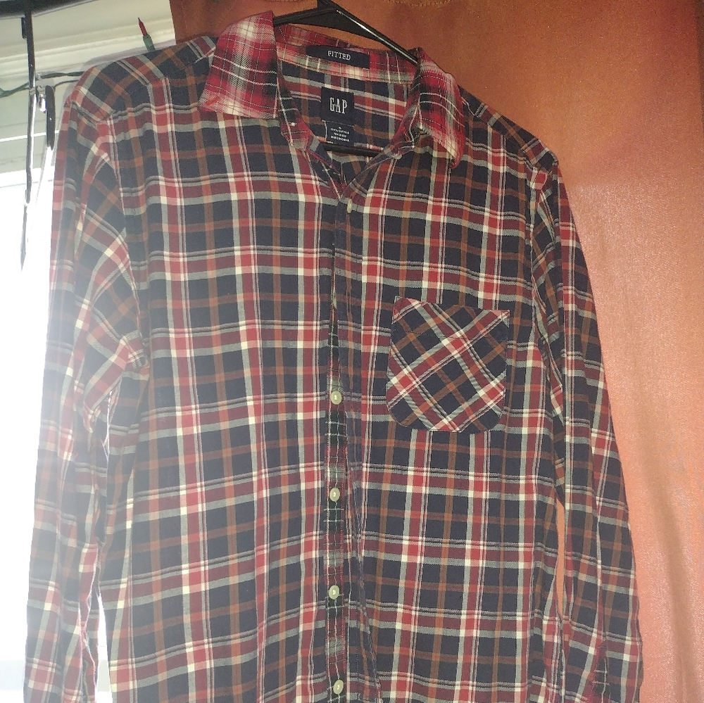 Men's Small Gap Button Up